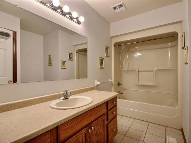 2260 Curry Avenue Interior